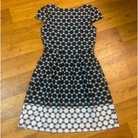 Pattern dress - Picture 2 of 2